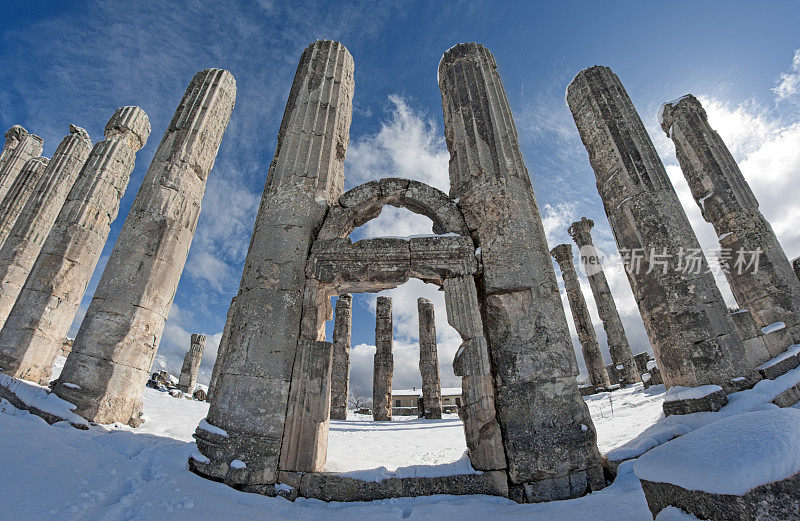 土耳其Mersin的罗马神庙diocaesarea Uzuncaburc